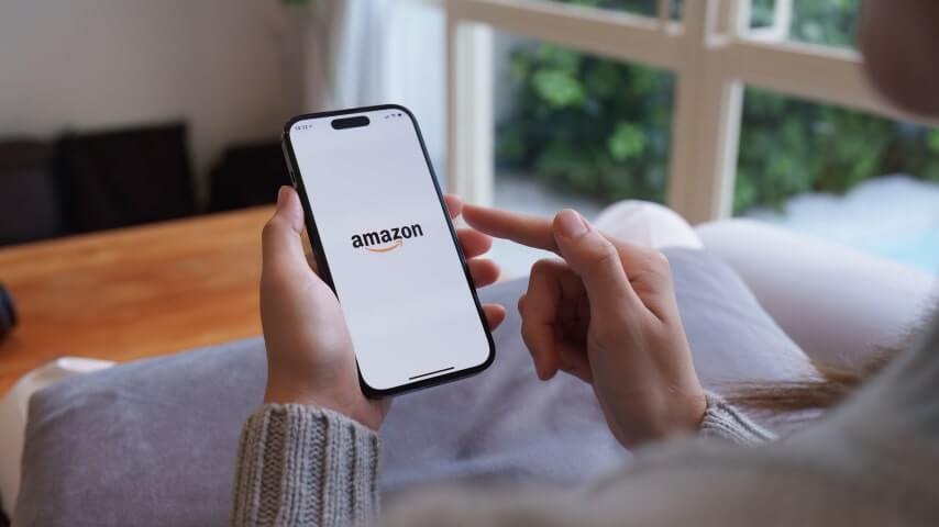 A person using their phone to learn about Amazon advertising.